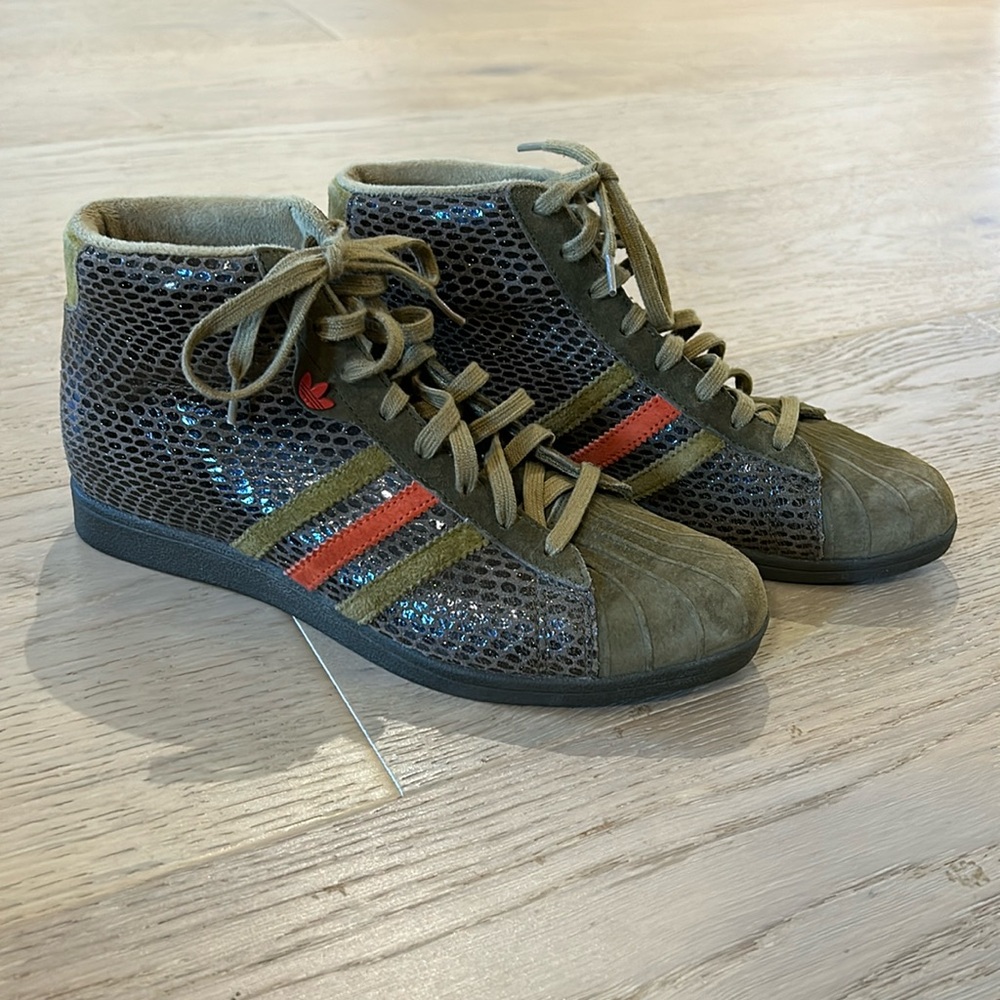 Adidas women’s size 5 sleek series